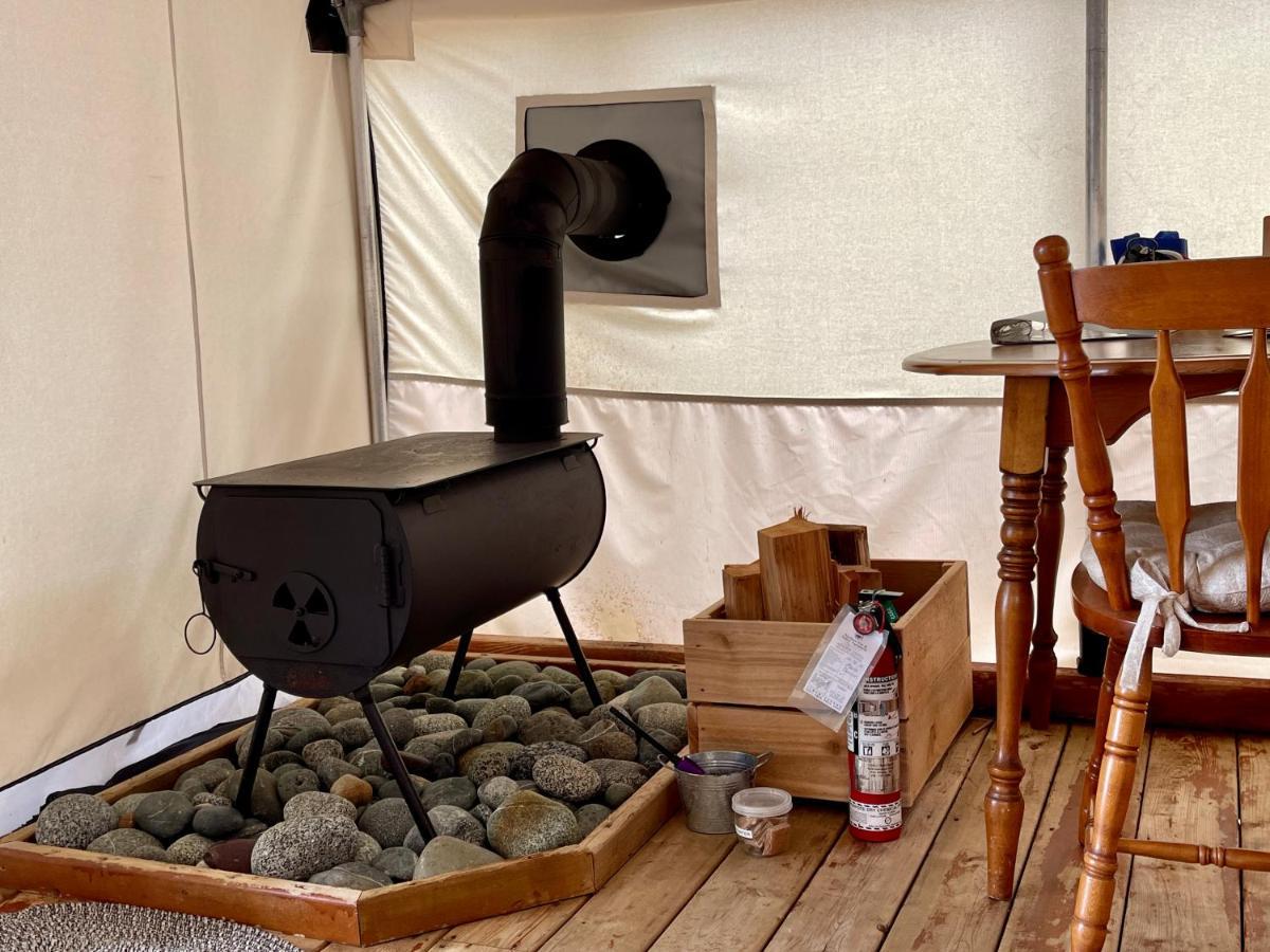 So Damn Lucky Glamping Hotel Ucluelet Exterior foto