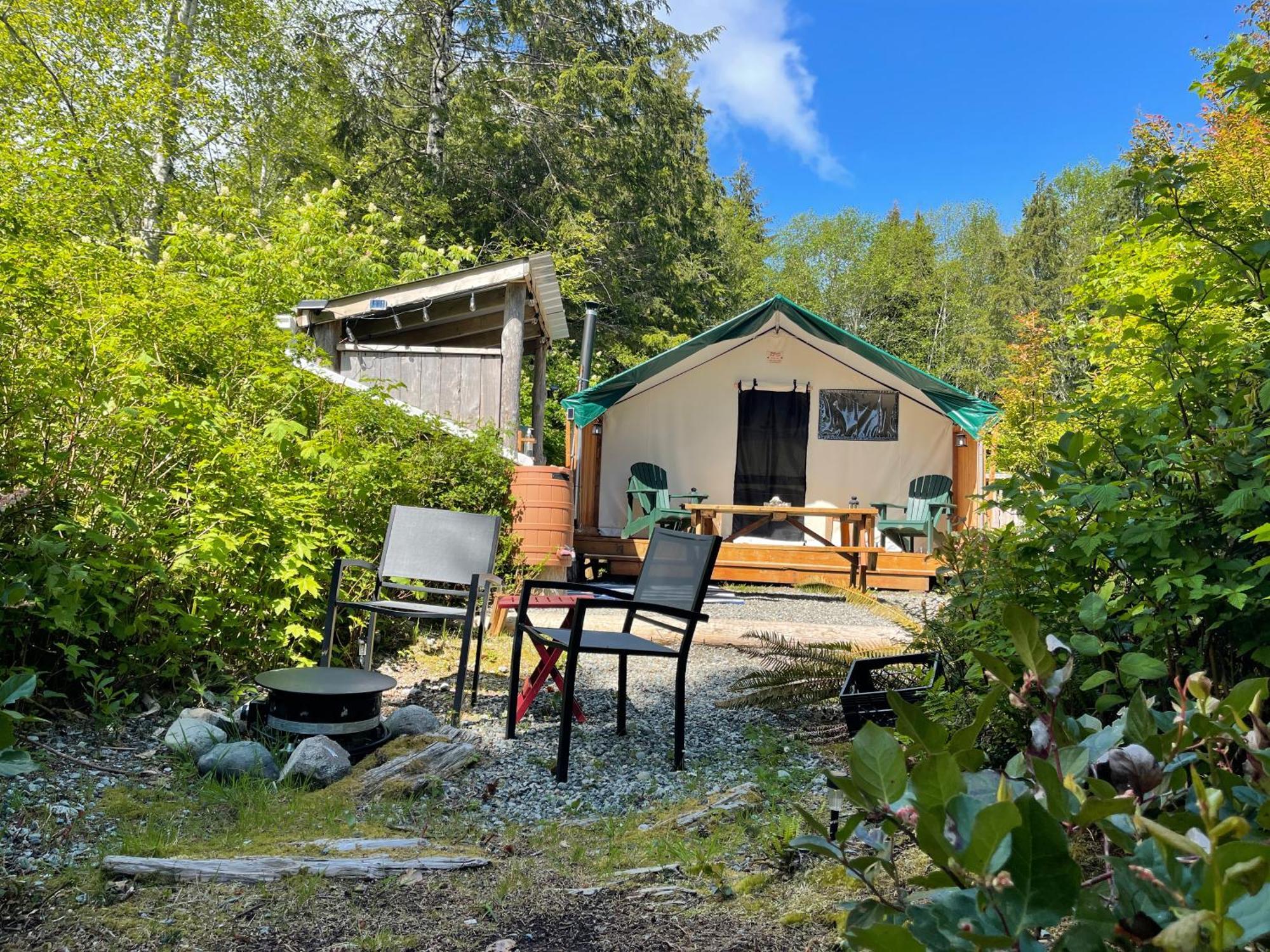 So Damn Lucky Glamping Hotel Ucluelet Exterior foto