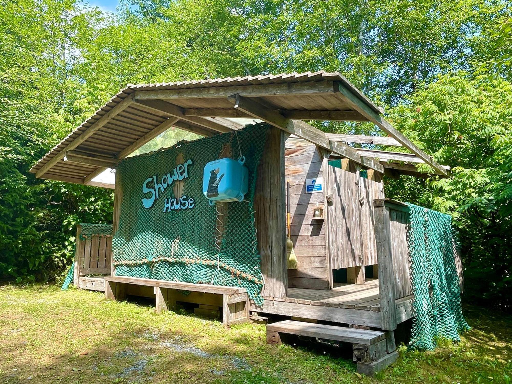So Damn Lucky Glamping Hotel Ucluelet Exterior foto